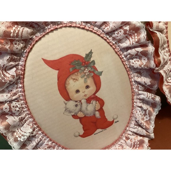 Vintage Ruth Morehead Christmas Wall Hanging Lace Holly Baby And Kitten & Bear - Picture 11 of 13